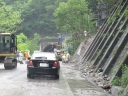 国道158号線・赤怒谷(あかぬだに)トンネル手前の土砂崩れ現場(26日午前9時頃)この時間にはほとんど土砂は取り除かれていました。